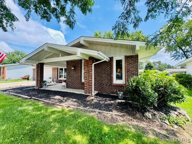 741 Lamplight Lane, Hazelwood, MO 63042