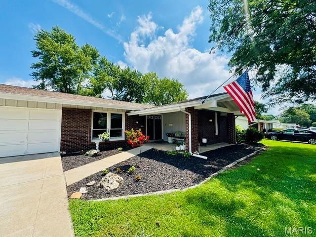 741 Lamplight Lane, Hazelwood, MO 63042
