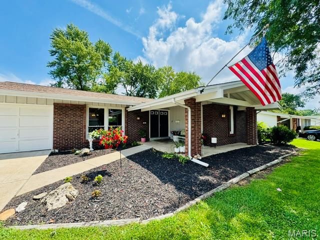 741 Lamplight Lane, Hazelwood, MO 63042
