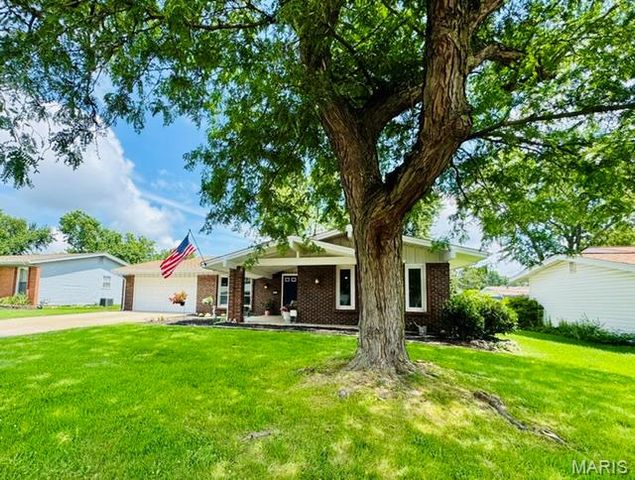741 Lamplight Lane, Hazelwood, MO 63042
