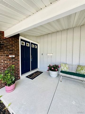 741 Lamplight Lane, Hazelwood, MO 63042