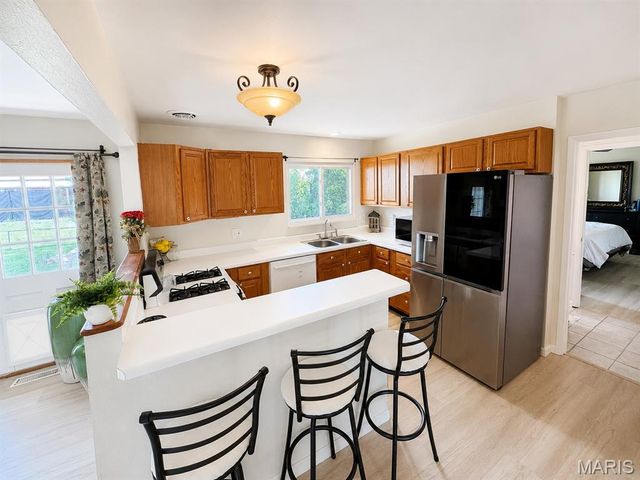741 Lamplight Lane, Hazelwood, MO 63042