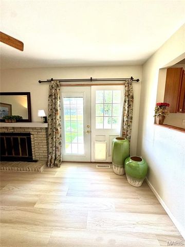 741 Lamplight Lane, Hazelwood, MO 63042