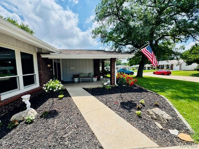 741 Lamplight Lane, Hazelwood, MO 63042
