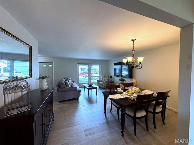 741 Lamplight Lane, Hazelwood, MO 63042