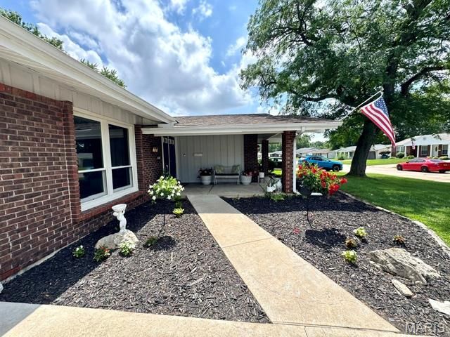 741 Lamplight Lane, Hazelwood, MO 63042