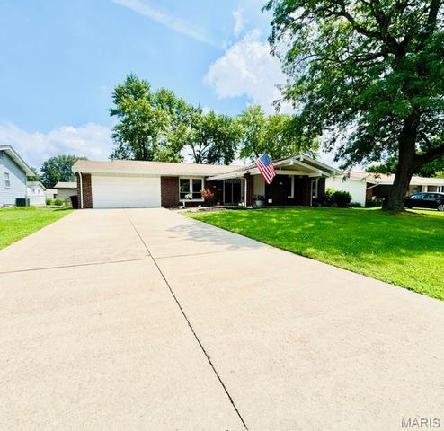 741 Lamplight Lane, Hazelwood, MO 63042
