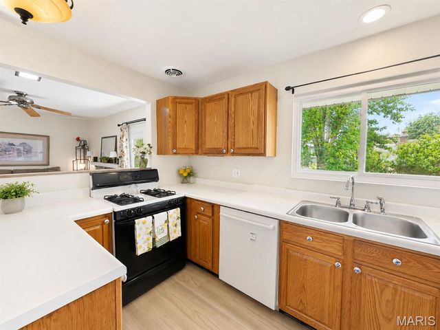 741 Lamplight Lane, Hazelwood, MO 63042