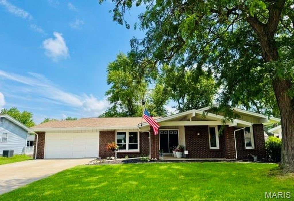 741 Lamplight Lane, Hazelwood, MO 63042