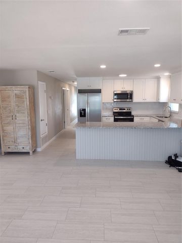 830 E 18TH AVENUE, New Smyrna Beach, FL 32169