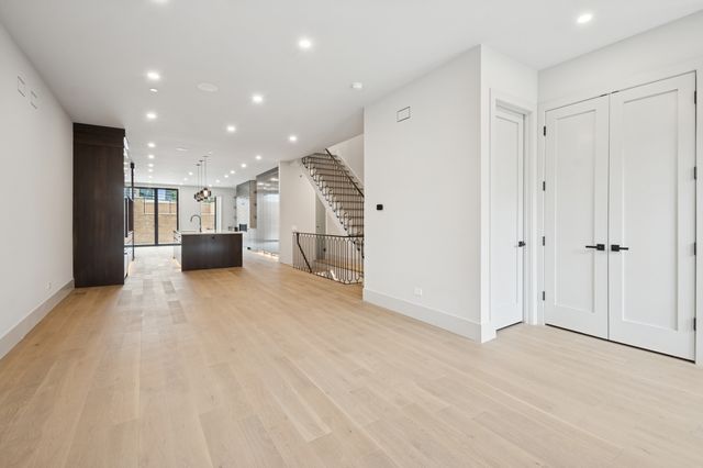 2434 W Superior Street, Chicago, IL 60612