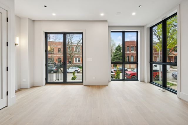 2434 W Superior Street, Chicago, IL 60612