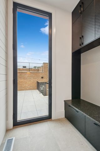 2434 W Superior Street, Chicago, IL 60612