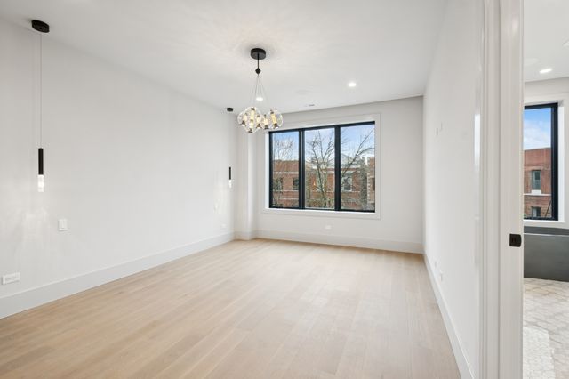 2434 W Superior Street, Chicago, IL 60612