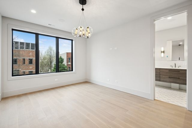 2434 W Superior Street, Chicago, IL 60612