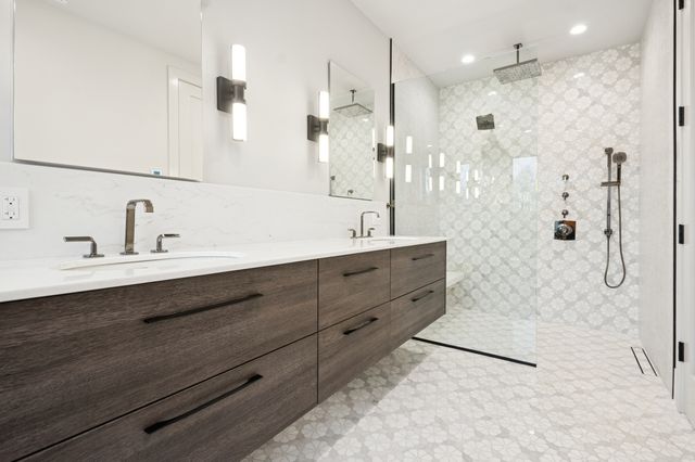 2434 W Superior Street, Chicago, IL 60612