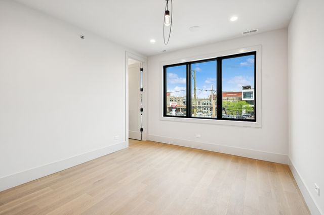 2434 W Superior Street, Chicago, IL 60612