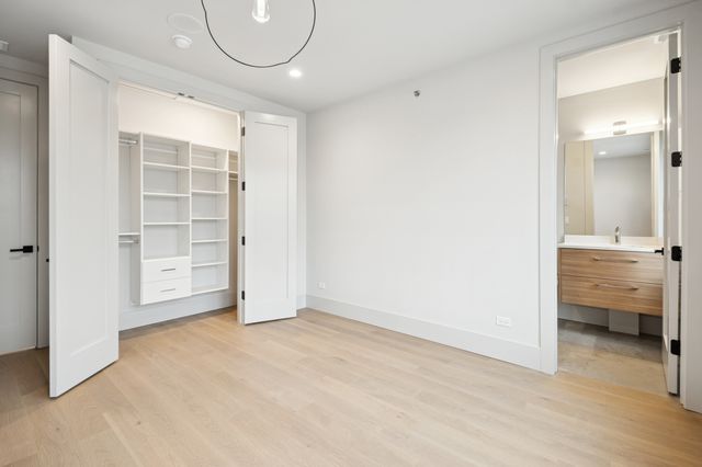 2434 W Superior Street, Chicago, IL 60612