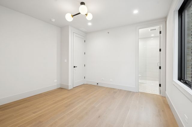 2434 W Superior Street, Chicago, IL 60612
