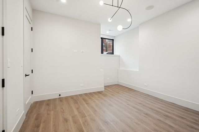 2434 W Superior Street, Chicago, IL 60612
