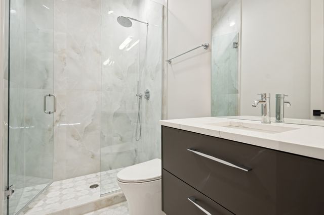 2434 W Superior Street, Chicago, IL 60612