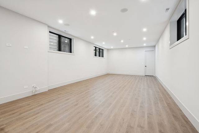 2434 W Superior Street, Chicago, IL 60612