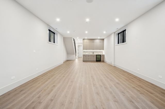 2434 W Superior Street, Chicago, IL 60612