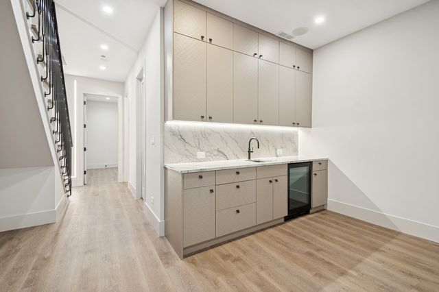 2434 W Superior Street, Chicago, IL 60612