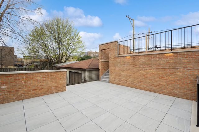 2434 W Superior Street, Chicago, IL 60612