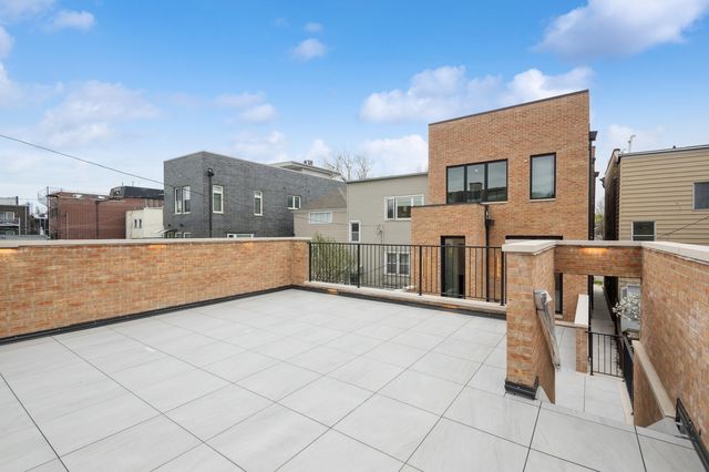 2434 W Superior Street, Chicago, IL 60612