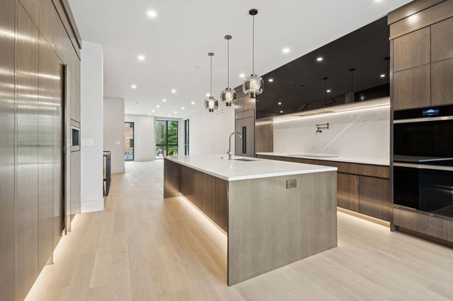 2434 W Superior Street, Chicago, IL 60612
