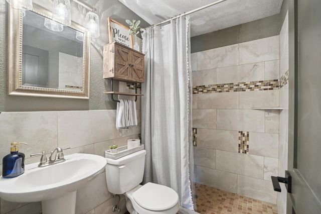 1702 16th Ave N, Texas City, TX 77590