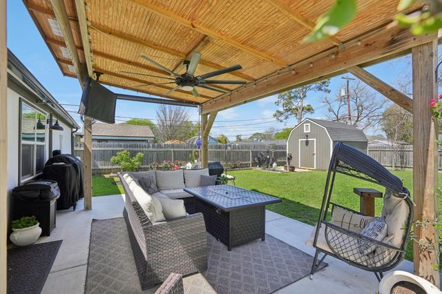 1702 16th Ave N, Texas City, TX 77590