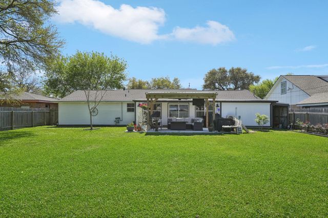 1702 16th Ave N, Texas City, TX 77590