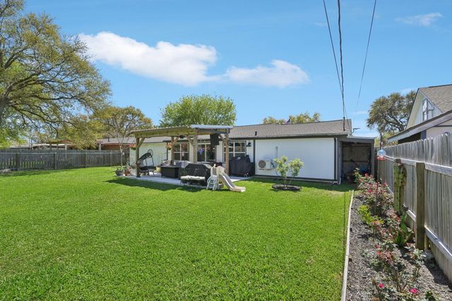 1702 16th Ave N, Texas City, TX 77590