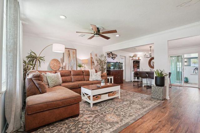 1702 16th Ave N, Texas City, TX 77590