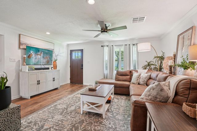 1702 16th Ave N, Texas City, TX 77590