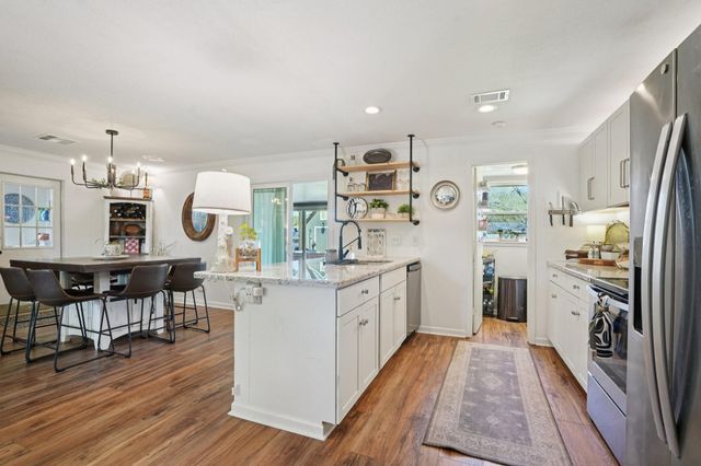 1702 16th Ave N, Texas City, TX 77590