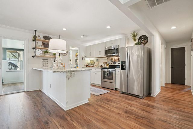 1702 16th Ave N, Texas City, TX 77590