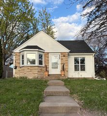 3200 Ewing Avenue N, Robbinsdale, MN 55422