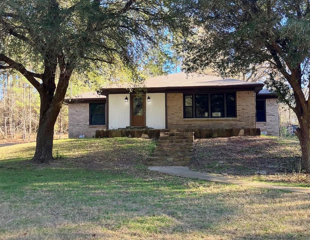 92 Summer Place, Huntsville, TX 77340