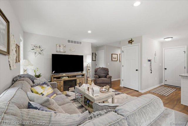 9510 Orchard Lake Drive, Richfield Township, MI 48423