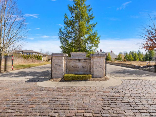 145 BRIDGEVIEW Drive, Bloomfield Hills, MI 48304