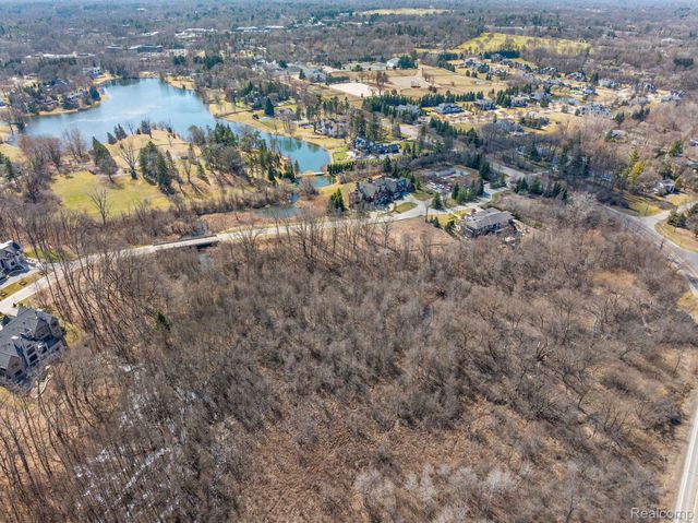 145 BRIDGEVIEW Drive, Bloomfield Hills, MI 48304