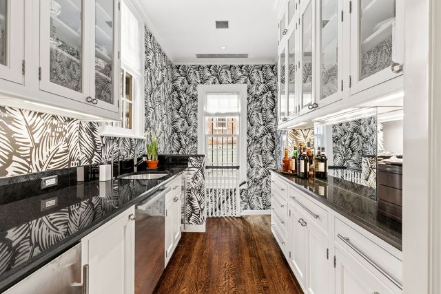 116 E 70TH Street, New York City, NY 10021