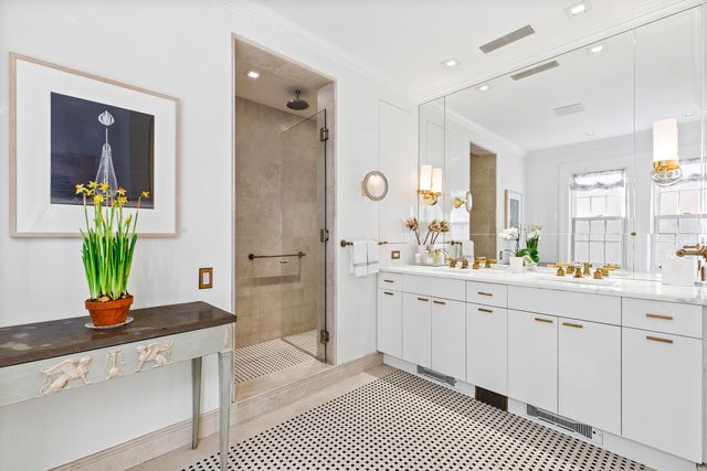 116 E 70TH Street, New York City, NY 10021