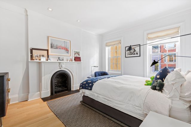 116 E 70TH Street, New York City, NY 10021