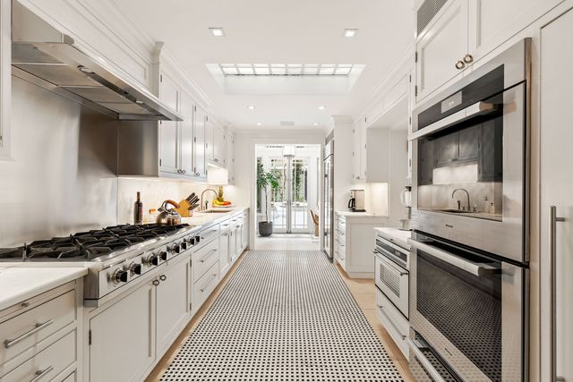 116 E 70TH Street, New York City, NY 10021