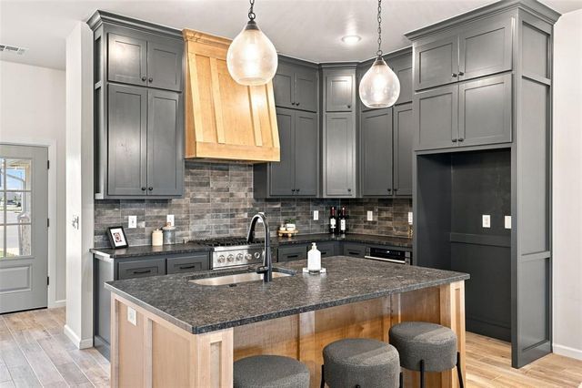 4817 Misty Wood Lane, Mustang, OK 73064
