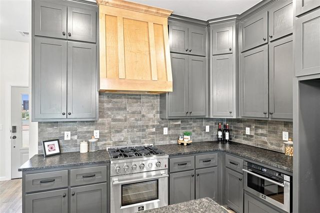 4817 Misty Wood Lane, Mustang, OK 73064